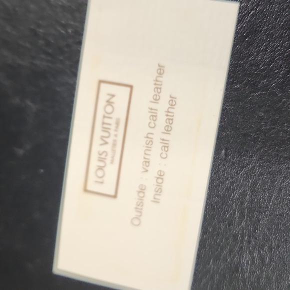 EUC-LOUIS VUITTON VERNIS WALLET- RED- With LV Chain, box, and ribbon - Picture 14 of 14